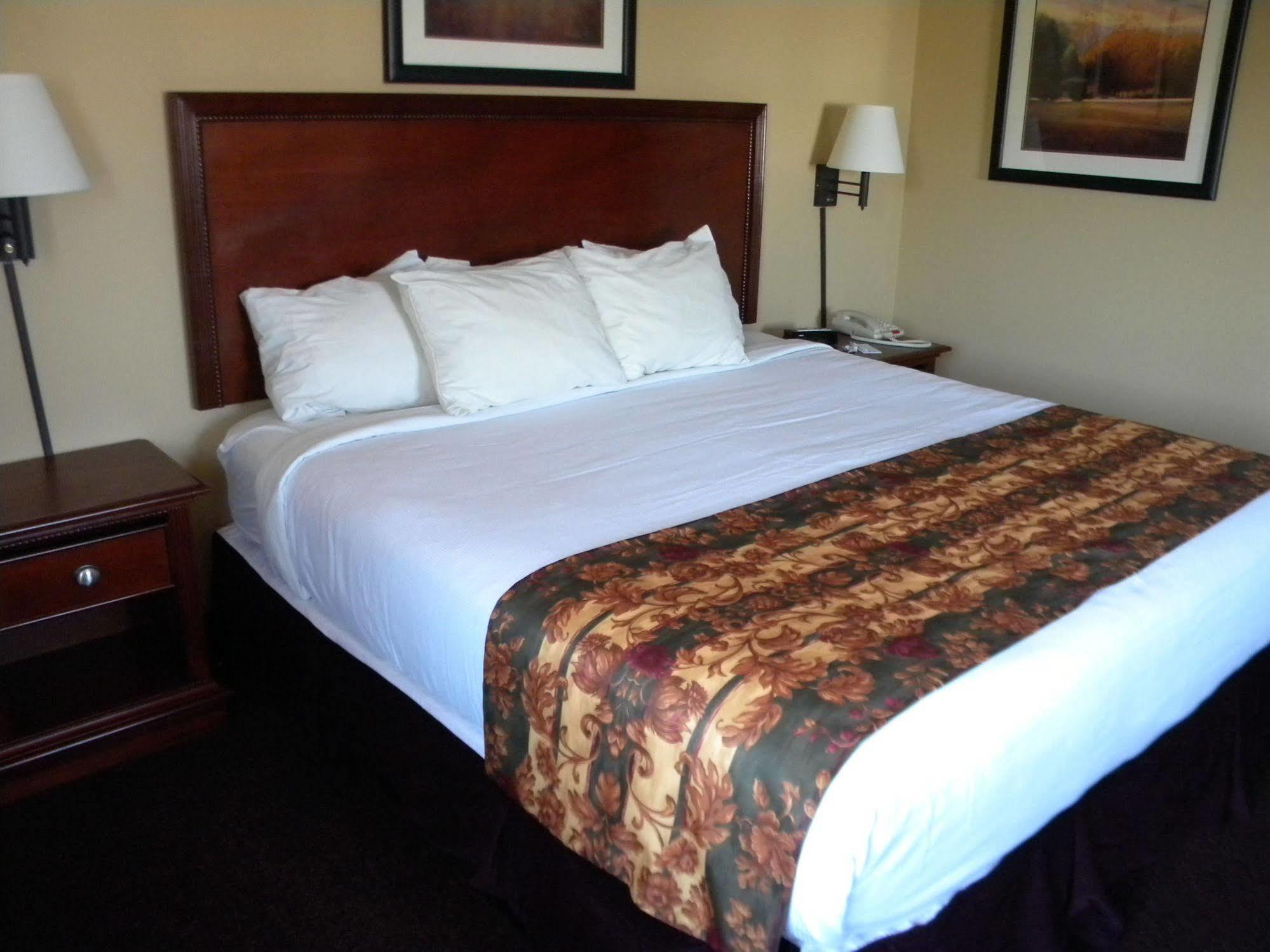Pocahontas Inn & Suites Екстериор снимка