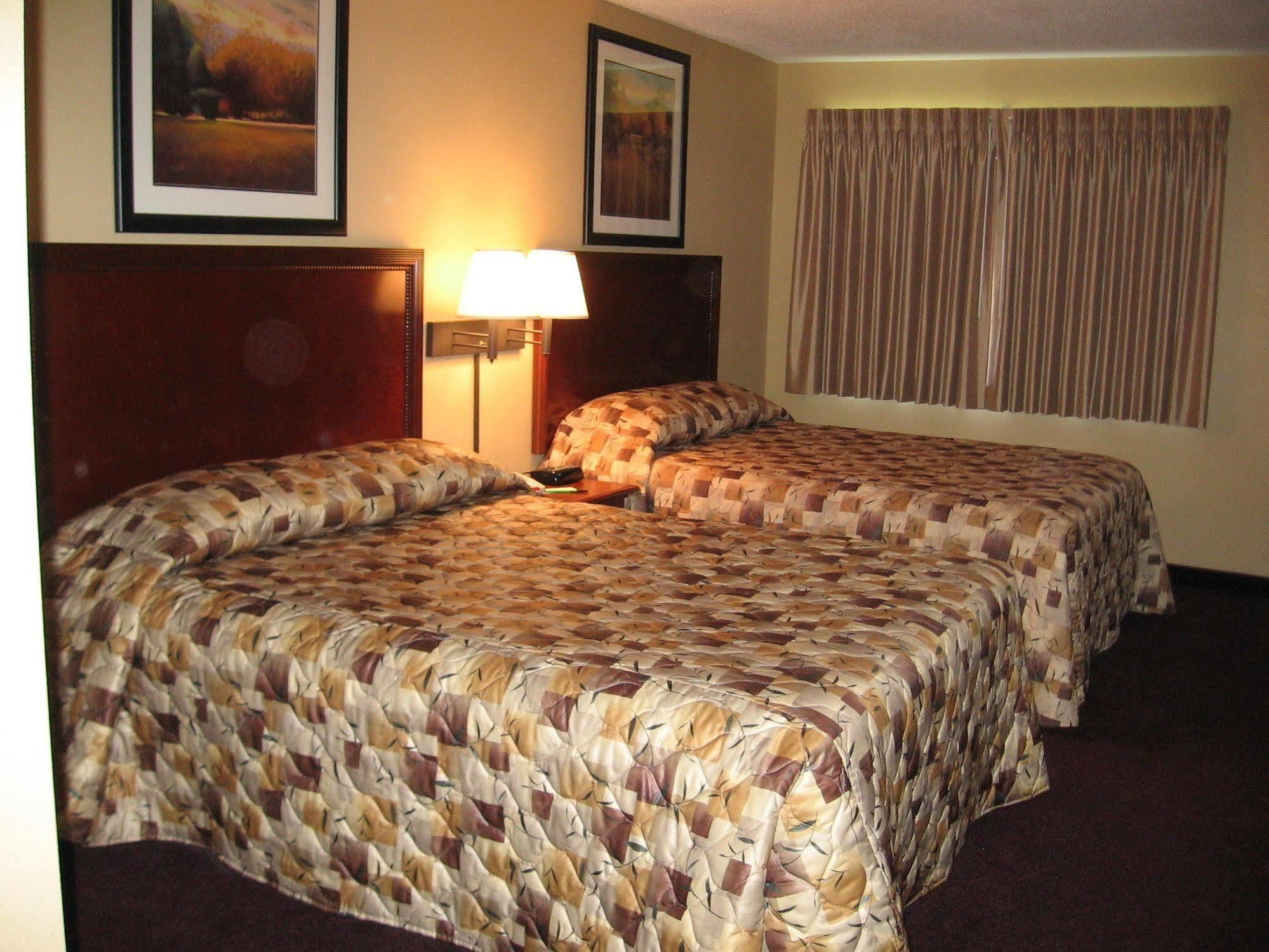 Pocahontas Inn & Suites Екстериор снимка