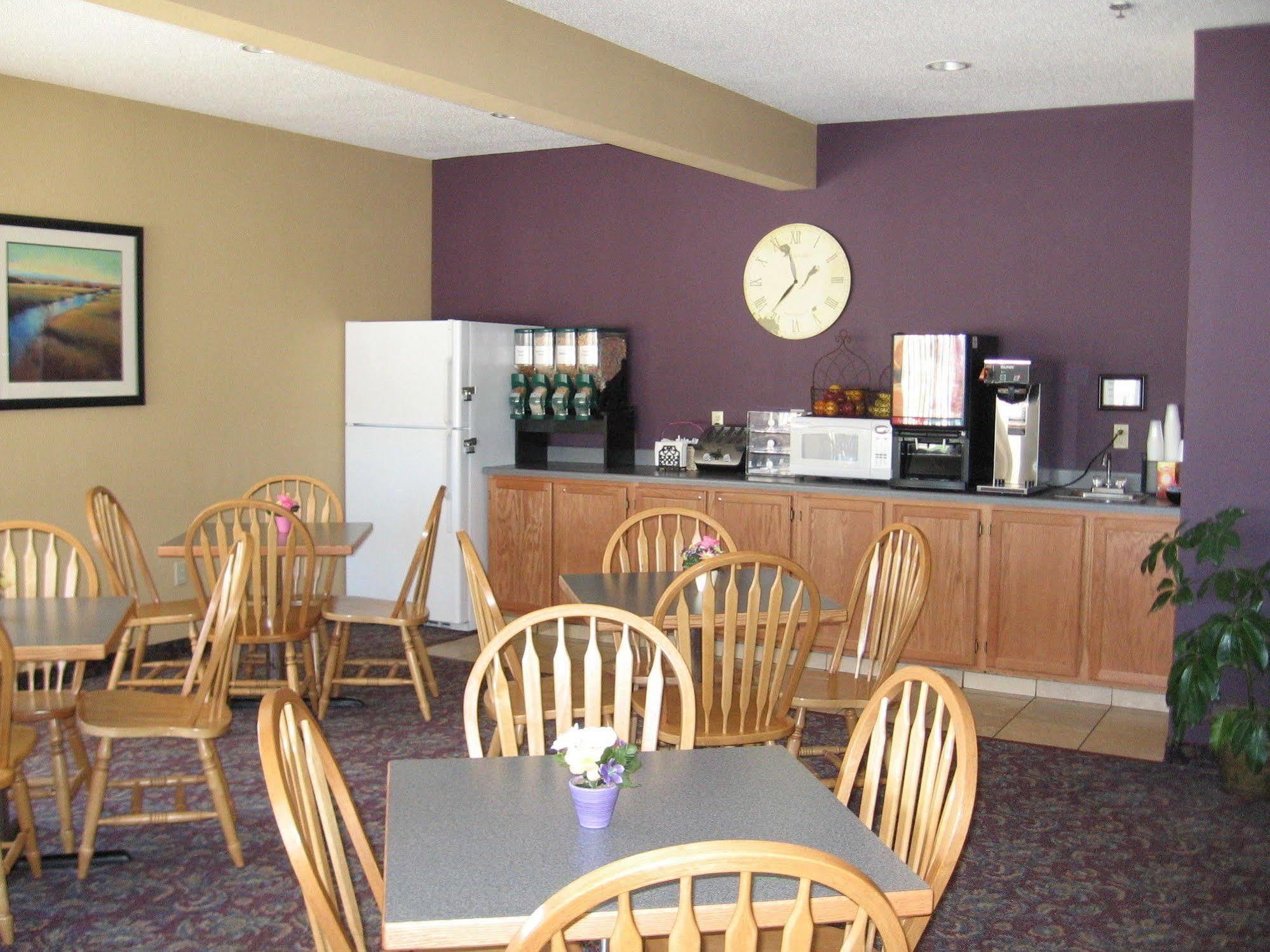 Pocahontas Inn & Suites Екстериор снимка